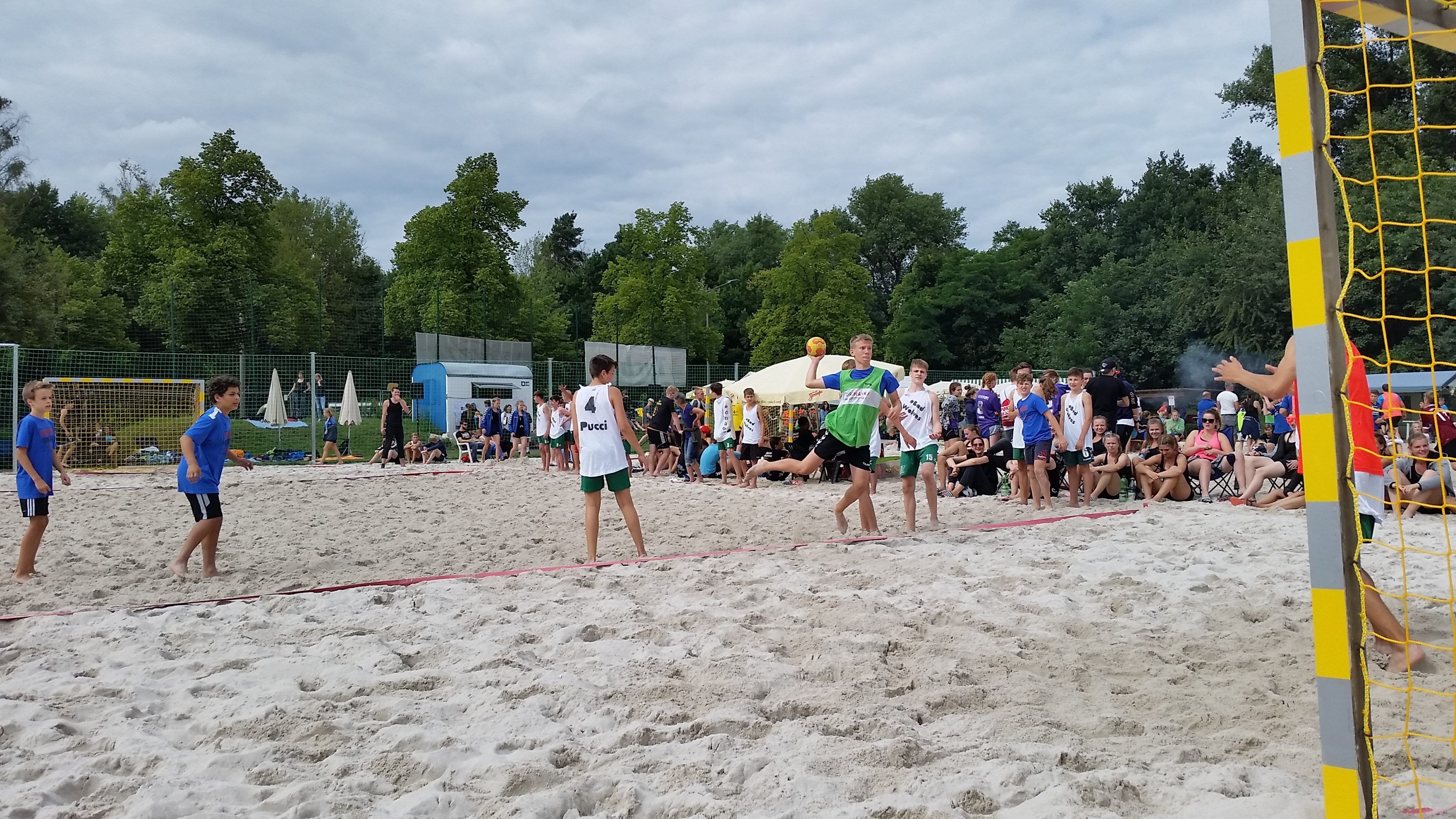 HC-Sulzbach-Beach-Handball-Turnier-2017-Sprungwurf-e1502187810811.jpg